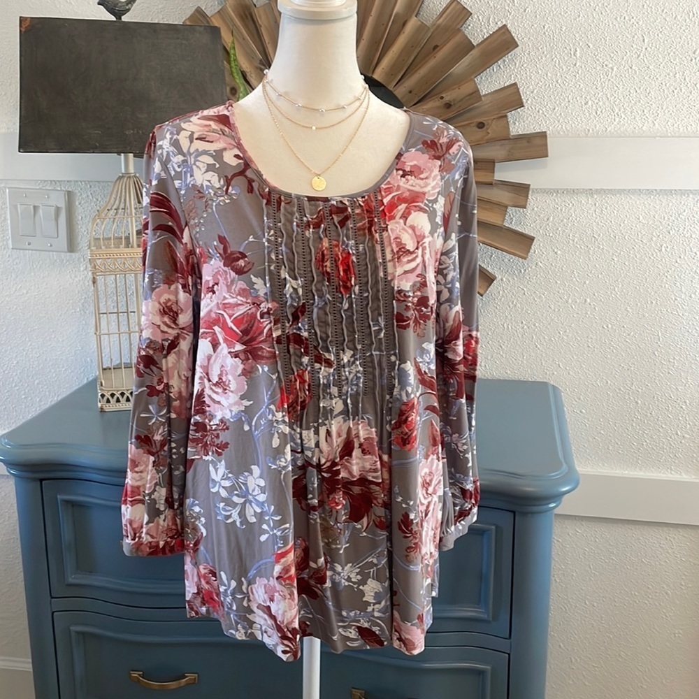 Women’s Floral Shirt Size Large
